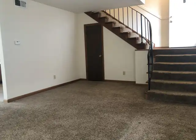 Property at 2106 W Woodriver Dr Unit 6, Carbondale, IL, 62901, 2 beds, 1.5 baths, [object Object]