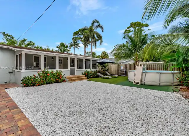 Property at 515 SW 9th St, Fort Lauderdale, FL, 33315, 2 beds, 1 bath, [object Object]