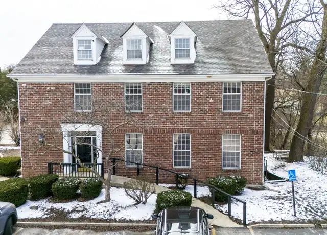 Property at 528 W Roosevelt Rd Unit 100, Wheaton, IL, 60187, 2 beds, 1 bath, [object Object]