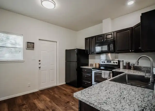 Property at 202 Vista Alta St, Victoria, TX, 77904, 2 beds, 2.5 baths, [object Object]