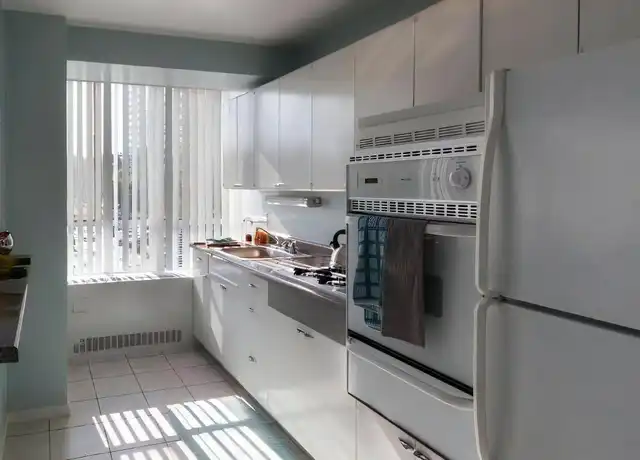 Property at 3233 S King Dr, Chicago, IL, 60616, 3 beds, 2 baths, [object Object]