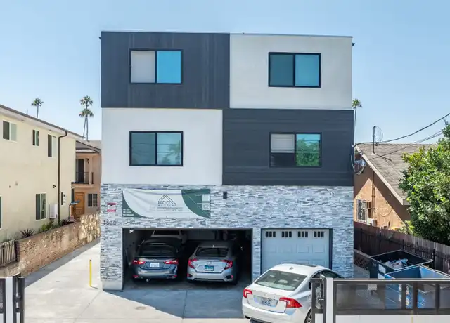 Property at 1530 W 37th St, Los Angeles, CA, 90018, 11 beds, 11 baths, [object Object]
