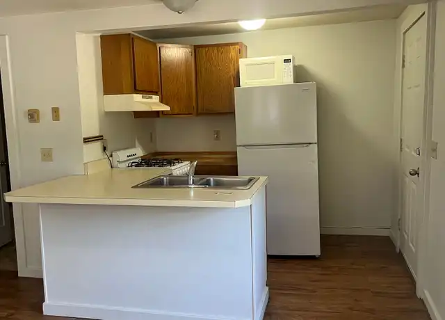 Property at 321 S Main St Unit 4, Stowe, VT, 05672, 2 beds, 1 bath, [object Object]