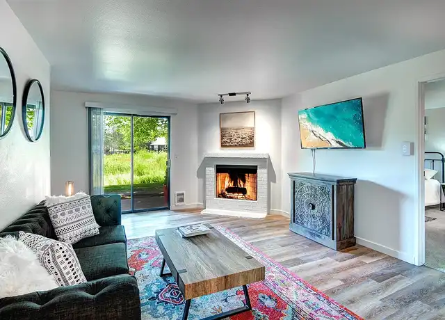 Property at Woodlake Apartments - 11400 NE 132nd St, Kirkland, WA, 98034, 1-2 bed, 1-2 bath, [object Object]