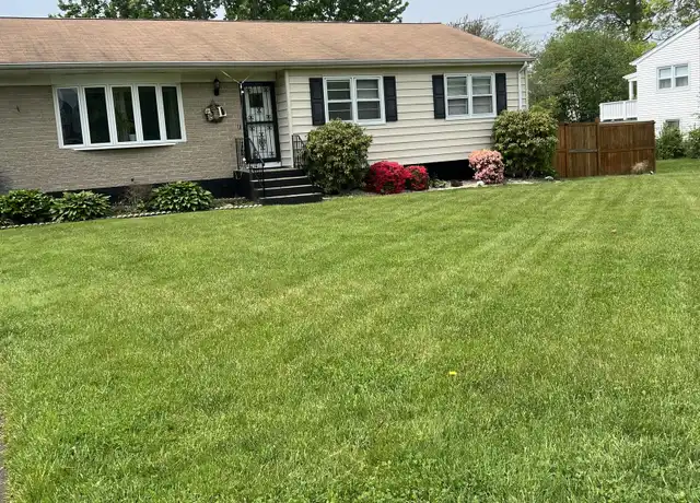 Property at 323 Shingle Hill Rd, West Haven, CT, 06516, 3 beds, 1.5 baths, [object Object]