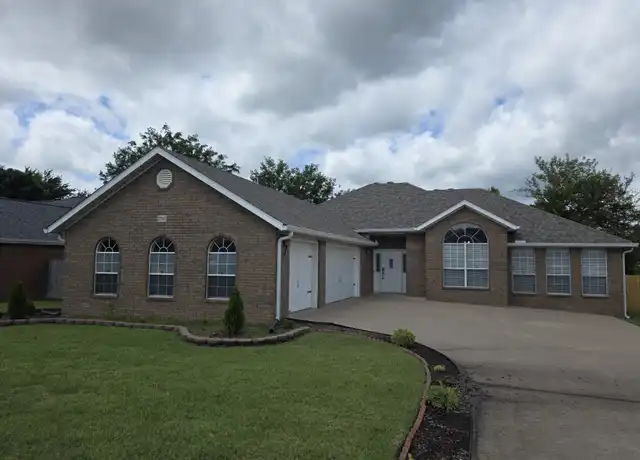 Property at 2707 SE 6th St, Bentonville, AR, 72712, 4 beds, 2 baths, [object Object]