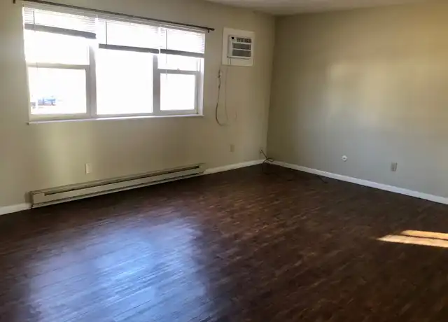 Property at 400 E Canedy St Unit 4, Springfield, IL, 62703, 2 beds, 1 bath, [object Object]