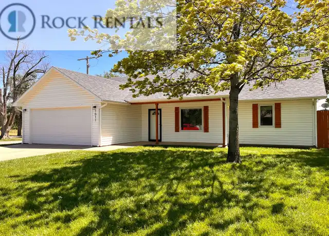 Property at 1611 W 17th Ave, Hutchinson, KS, 67501, 3 beds, 2 baths, [object Object]