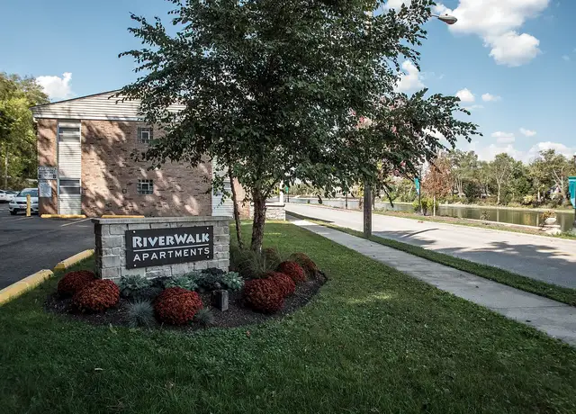 Photo of 502 Lincoln Ave, West Dundee, IL 60118