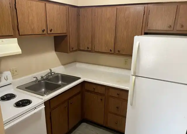 Property at 1601 30th St NW Unit 2808 13, Cedar Rapids, IA, 52405, 1 bed, 1 bath, [object Object]