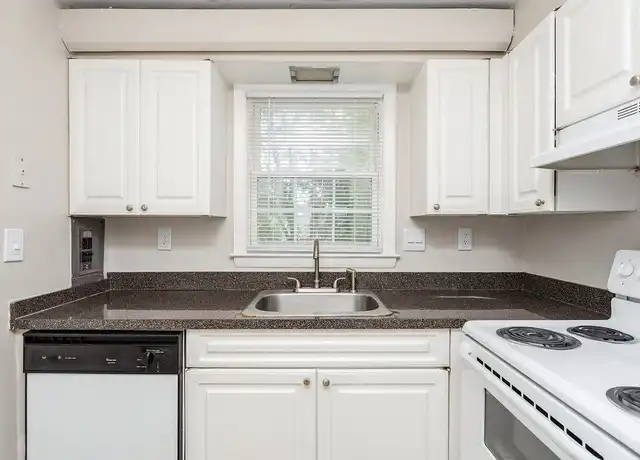 Property at Manchester Green - 167 E Center St, Manchester, CT, 06040, 1-2 bed, 1-1.5 bath, [object Object]