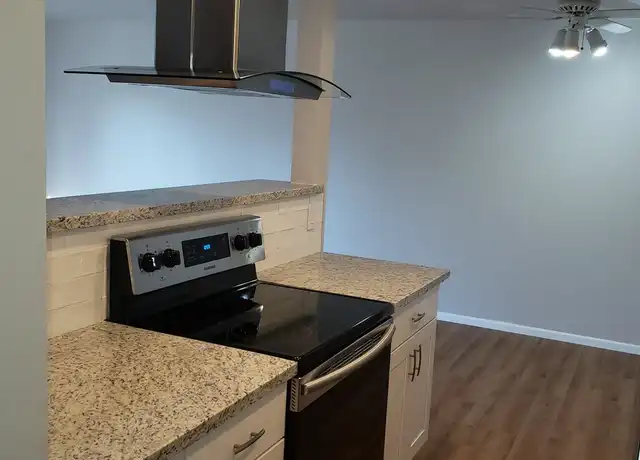 Property at 11108 NE 68th St #425, Kirkland, WA, 98033, 1 bed, 1 bath, [object Object]