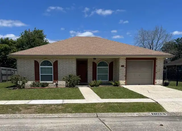 Property at 2129 Graham Dr, Gretna, LA, 70056, 3 beds, 2 baths, [object Object]
