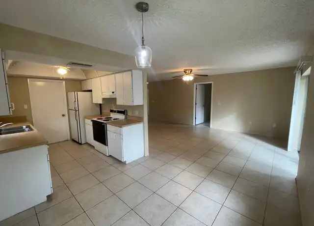 Property at 2201 McIntosh Rd, Sarasota, FL, 34232, 2 beds, 2 baths, [object Object]
