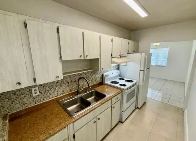 Property at 1055 NE 34th Ct, Oakland Park, FL, 33334, 1 bed, 1 bath, [object Object]