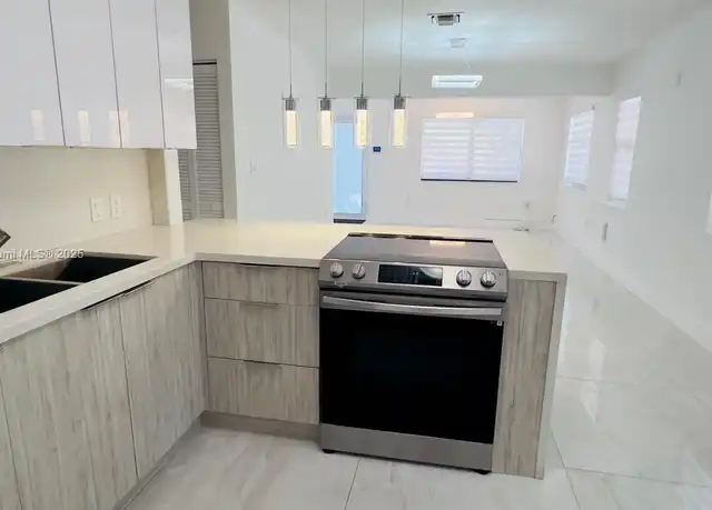 Property at 841 S 24th Ave Unit A, Hollywood, FL, 33020, 2 beds, 1 bath, [object Object]