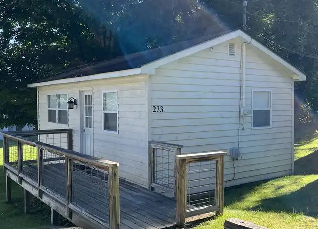 Property at 233 Ice Plant St, Elk Park, NC, 28622, 1 bed, 1 bath, [object Object]