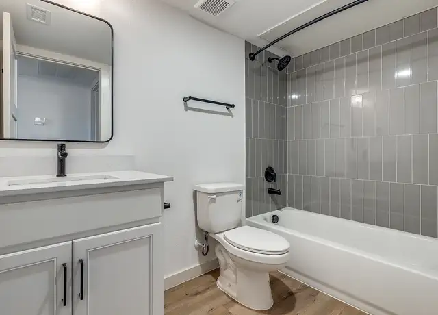 Photo of 715 N Lancaster Ave, Dallas, TX 75203