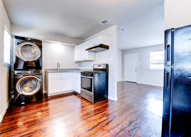 Property at 5521 Cavalcade St, Houston, TX, 77026, 2 beds, 1 bath, [object Object]