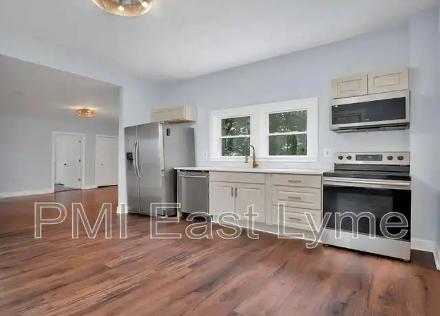 Property at 44 Summer St Unit 1, Norwich, CT, 06360, 3 beds, 1 bath, [object Object]