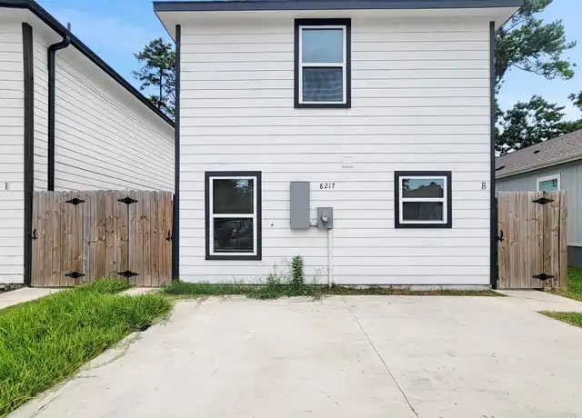 Property at 8217 Crestview Dr, Houston, TX, 77028, 3 beds, 2 baths, [object Object]