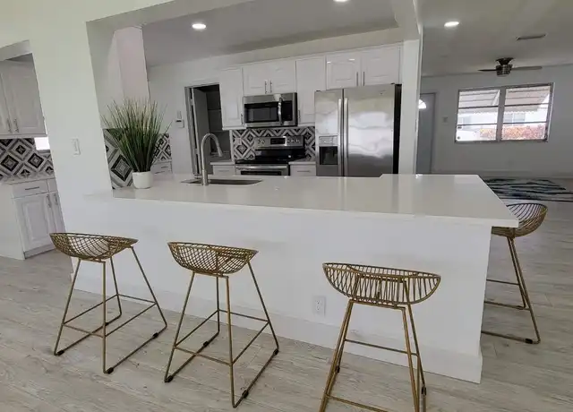 Property at 220 NW 25th Ct, Pompano Beach, FL, 33064, 2 beds, 2 baths, [object Object]