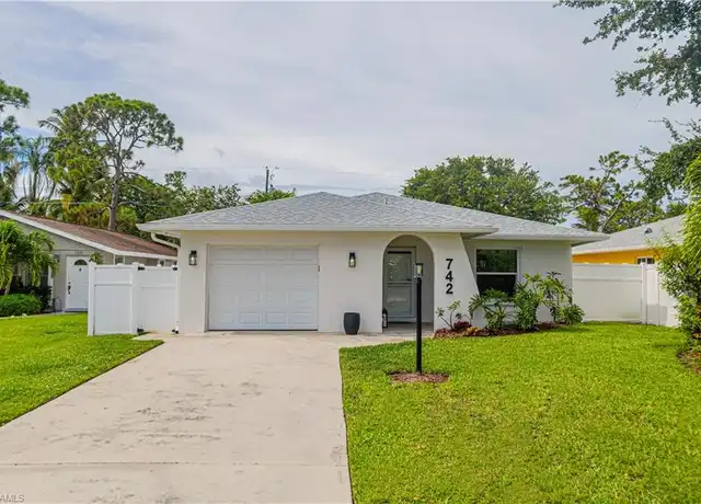 Property at 742 99th Ave N, Naples, FL, 34108, 3 beds, 2 baths, [object Object]