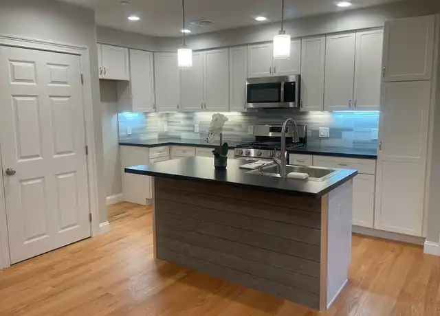 Property at 158 Hayden Rowe St Unit 4, Hopkinton, MA, 01748, 2 beds, 1 bath, [object Object]