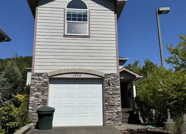 Property at 1454 Four Seasons Dr, Roseburg, OR, 97470, 3 beds, 2.5 baths, [object Object]