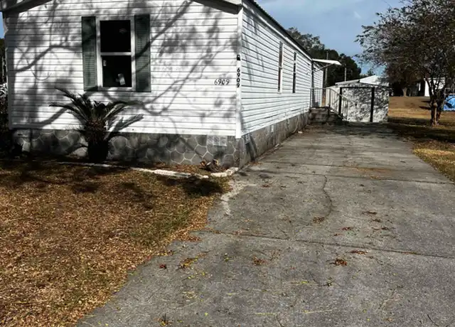 Property at 6909 NE 1st Pl, Ocala, FL, 34470, 3 beds, 2 baths, [object Object]