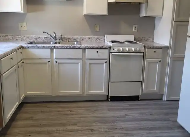 Property at 604 Plaza Dr Unit 2, Perry, KS, 66073, 1 bed, 1 bath, [object Object]