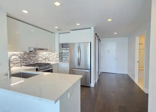 Property at 25 Hudson St Ph 907, Jersey City, NJ, 07302, 2 beds, 2 baths, [object Object]