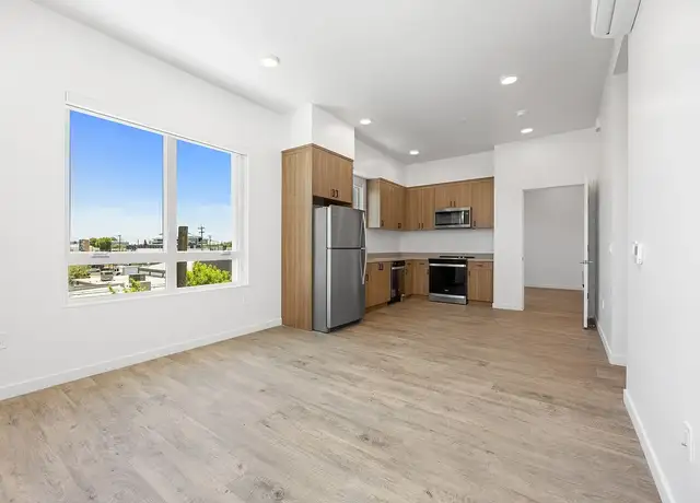 Photo of 918 20th St, Bakersfield, CA 93301