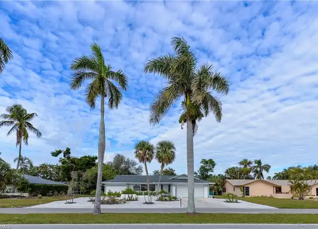 Property at 12150 McGregor Blvd, Fort Myers, FL, 33919, 4 beds, 3 baths, [object Object]