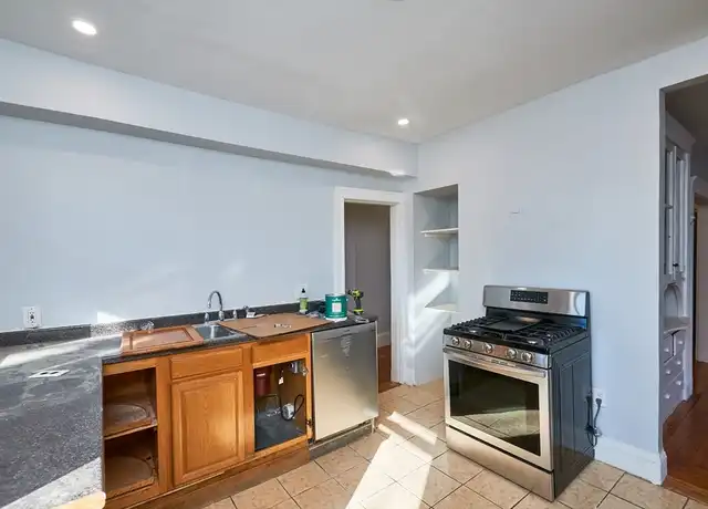 Property at 17 Mount Ida Rd Unit 2, Boston, MA, 02122, 3 beds, 1 bath, [object Object]