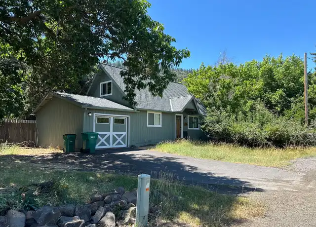 Property at 879 Lakeshore Dr, Klamath Falls, OR, 97601, 3 beds, 1.5 baths, [object Object]