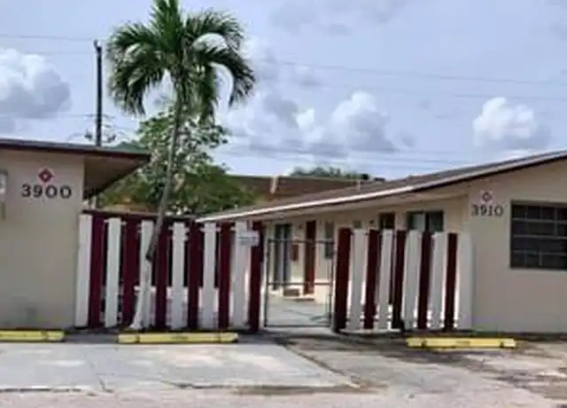 Property at 3900 SW 51st St, Davie, FL, 33312, 2 beds, 1 bath, [object Object]
