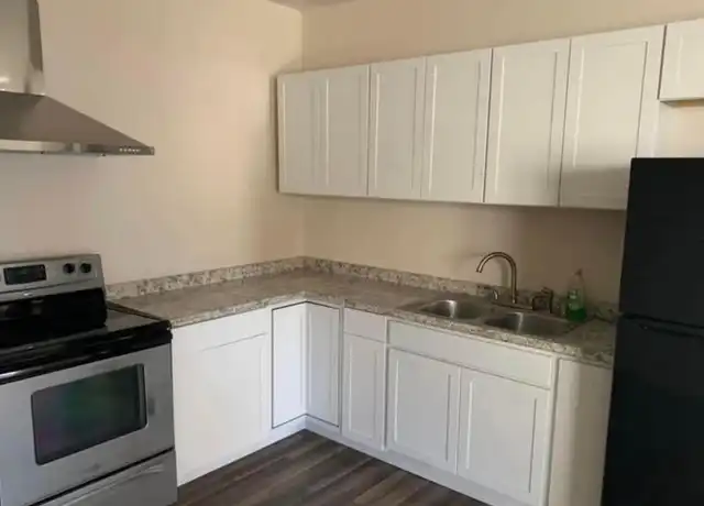 Property at 421 S New York Ave, Evansville, IN, 47714, 2 beds, 1 bath, [object Object]