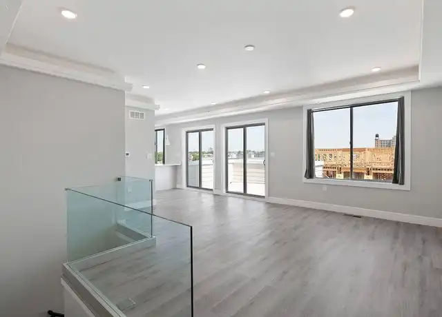 Property at 1633 N 2nd St, Philadelphia, PA, 19122, 2-3 beds, 2-3.5 baths, [object Object]