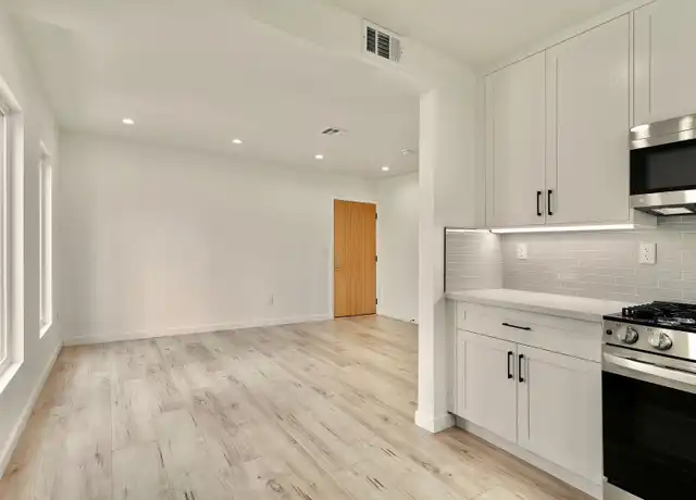 Property at 1319 S Saint Andrews Pl #09, Los Angeles, CA, 90019, 2 beds, 1 bath, [object Object]