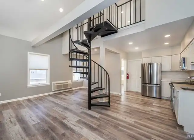 Property at 71 Mount Vernon St Unit 71B, Ridgefield Park, NJ, 07660, 2 beds, 1.5 baths, [object Object]