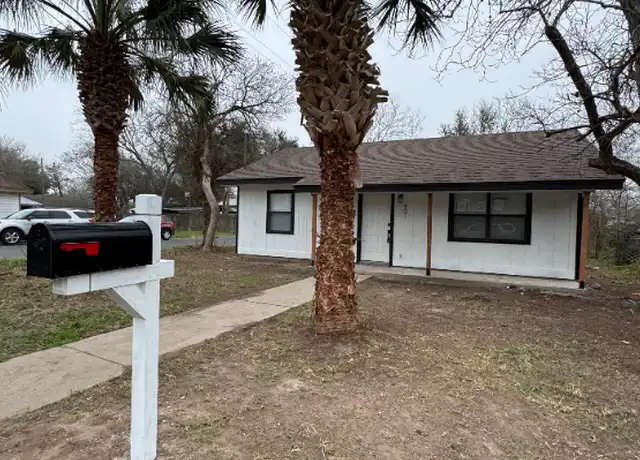 Property at 901 W Morales St, Beeville, TX, 78102, 2 beds, 1 bath, [object Object]