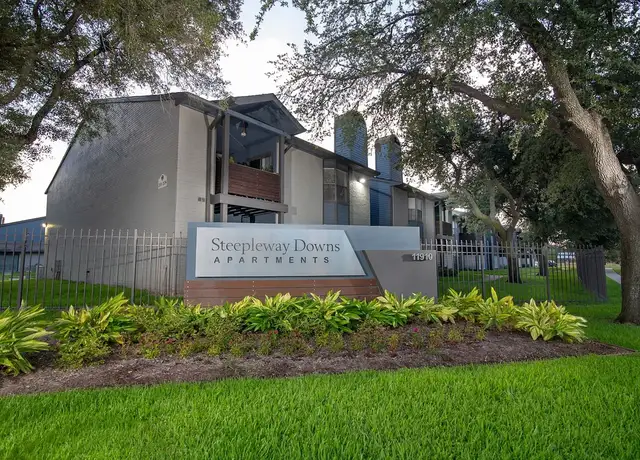 Photo of 11910 Thoroughbred Dr, Houston, TX 77065