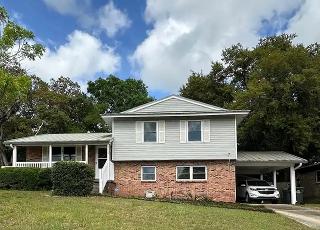 Property at 6110 Shores Cir, Pensacola, FL, 32507, 3 beds, 2.5 baths, [object Object]