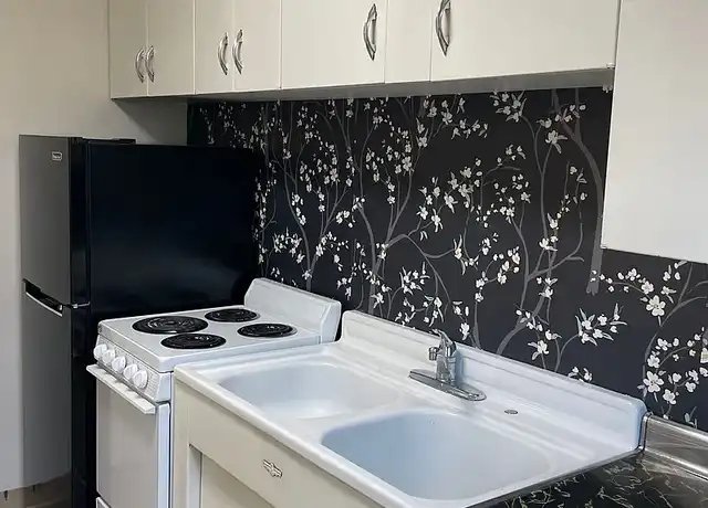 Property at Randolph Apartments - 1500 Randolph Ave, Saint Paul, MN, 55105, 2 beds, 1 bath, [object Object]