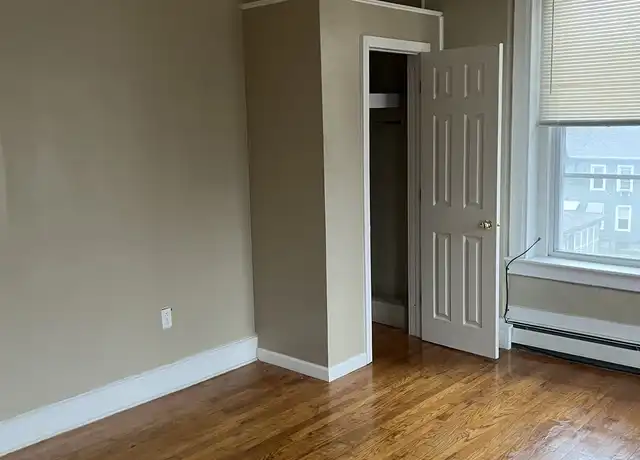 Property at 250 W Main St Unit 6, Meriden, CT, 06451, 4 beds, 1 bath, [object Object]