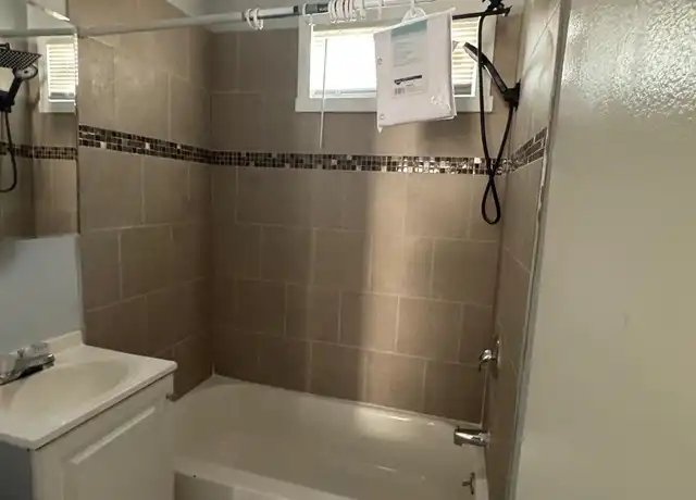 Property at 475 Winthrop Ave Unit 2, New Haven, CT, 06511, 4 beds, 1 bath, [object Object]