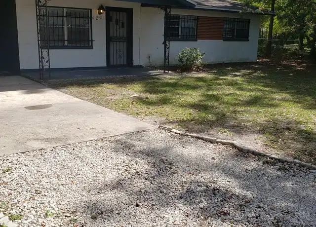 Property at 2511 NE 3rd Pl, Gainesville, FL, 32641, 3 beds, 1 bath, [object Object]