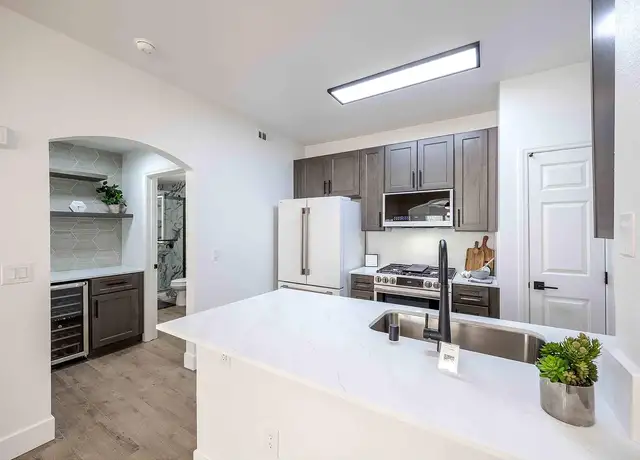 Photo of 1350 Kelso Dunes Ave, Henderson, NV 89014