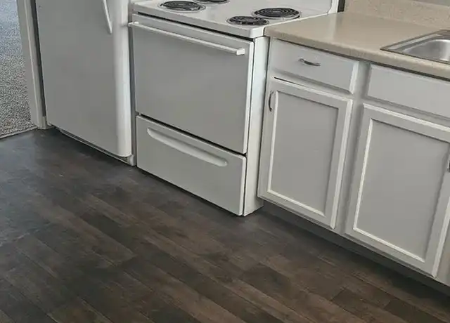 Property at 1006 Forest Ct Unit B10 1011 09, Kansas City, KS, 66103, 2 beds, 1 bath, [object Object]